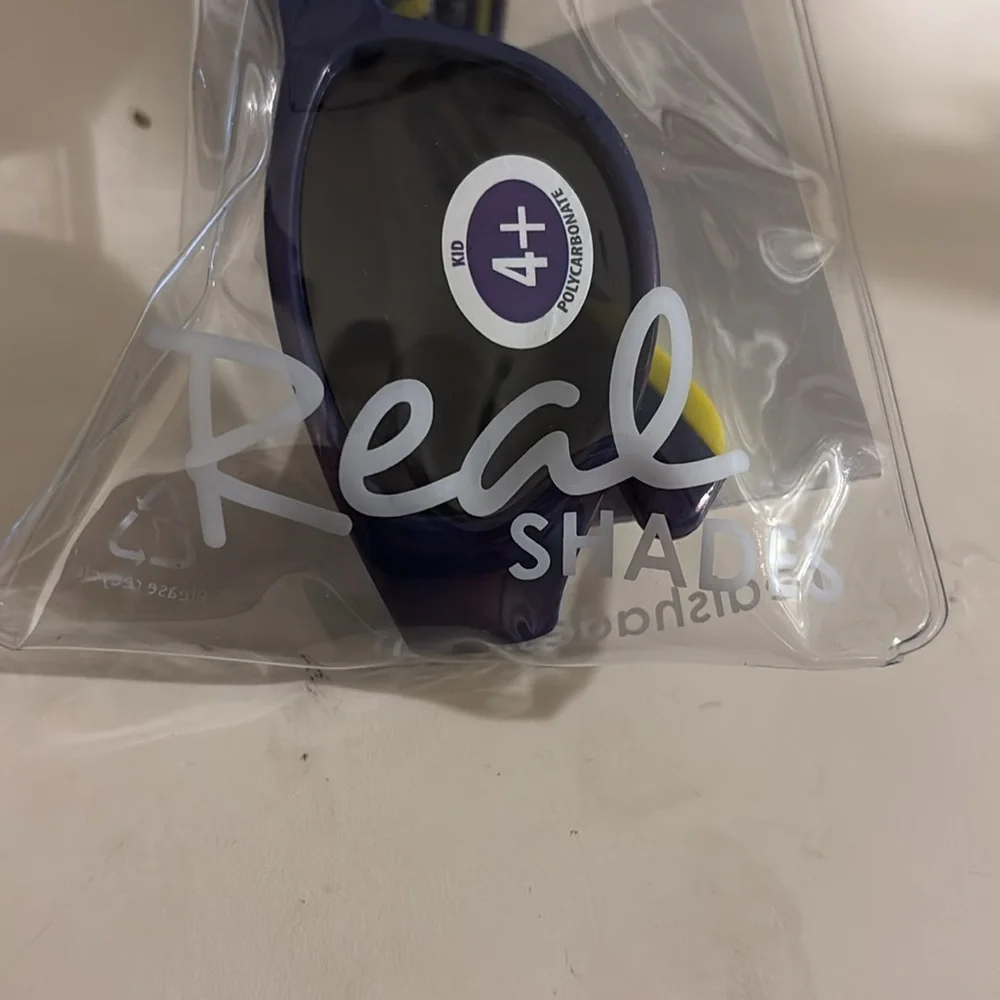 🌸 NWT Kids Sunglasses - Blue and Yellow
